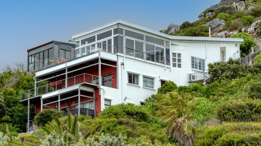 5 Bedroom Property for Sale in Clovelly Western Cape